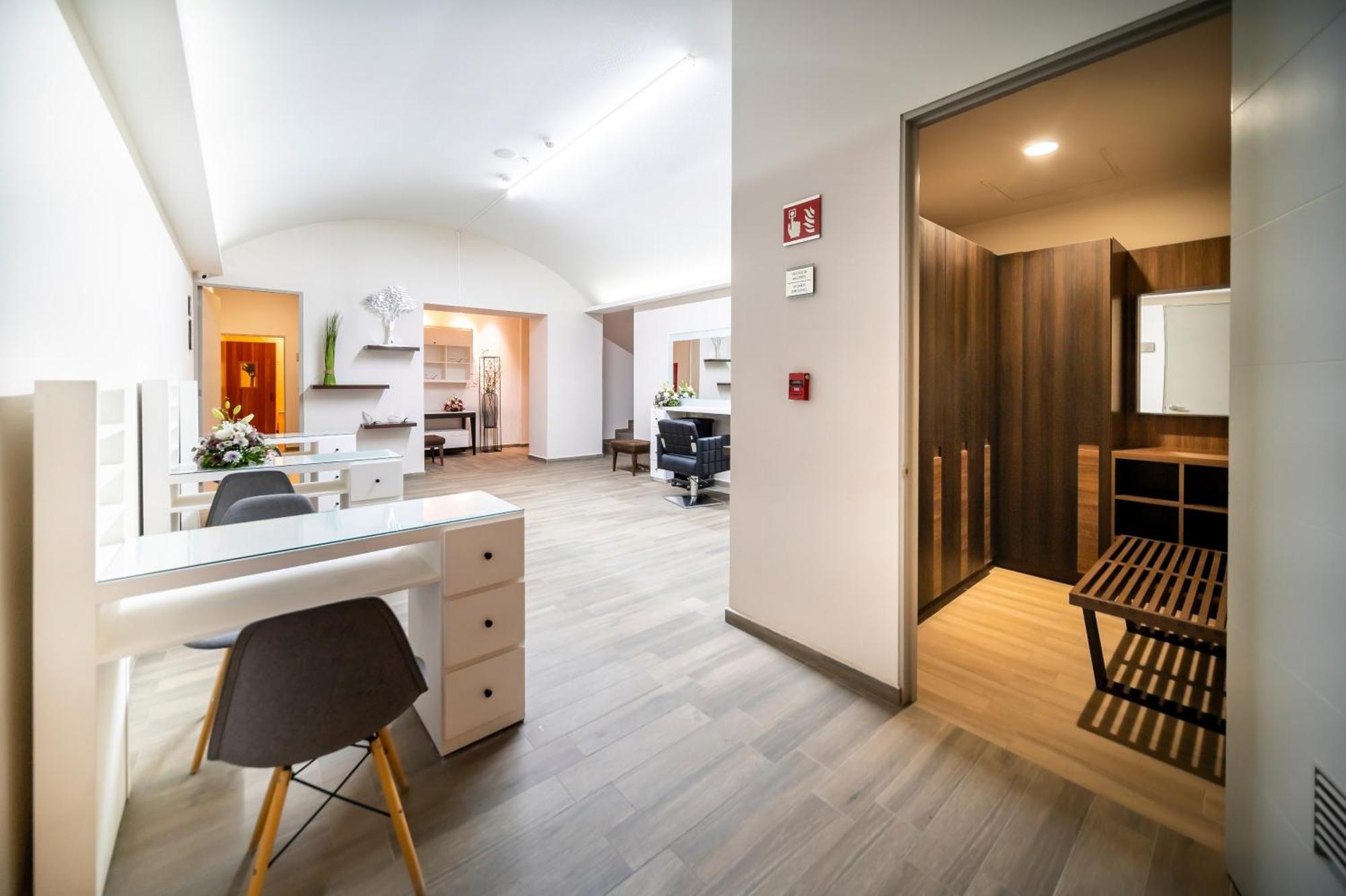 Metria Hotel Леон Экстерьер фото A typical apartment at the complex